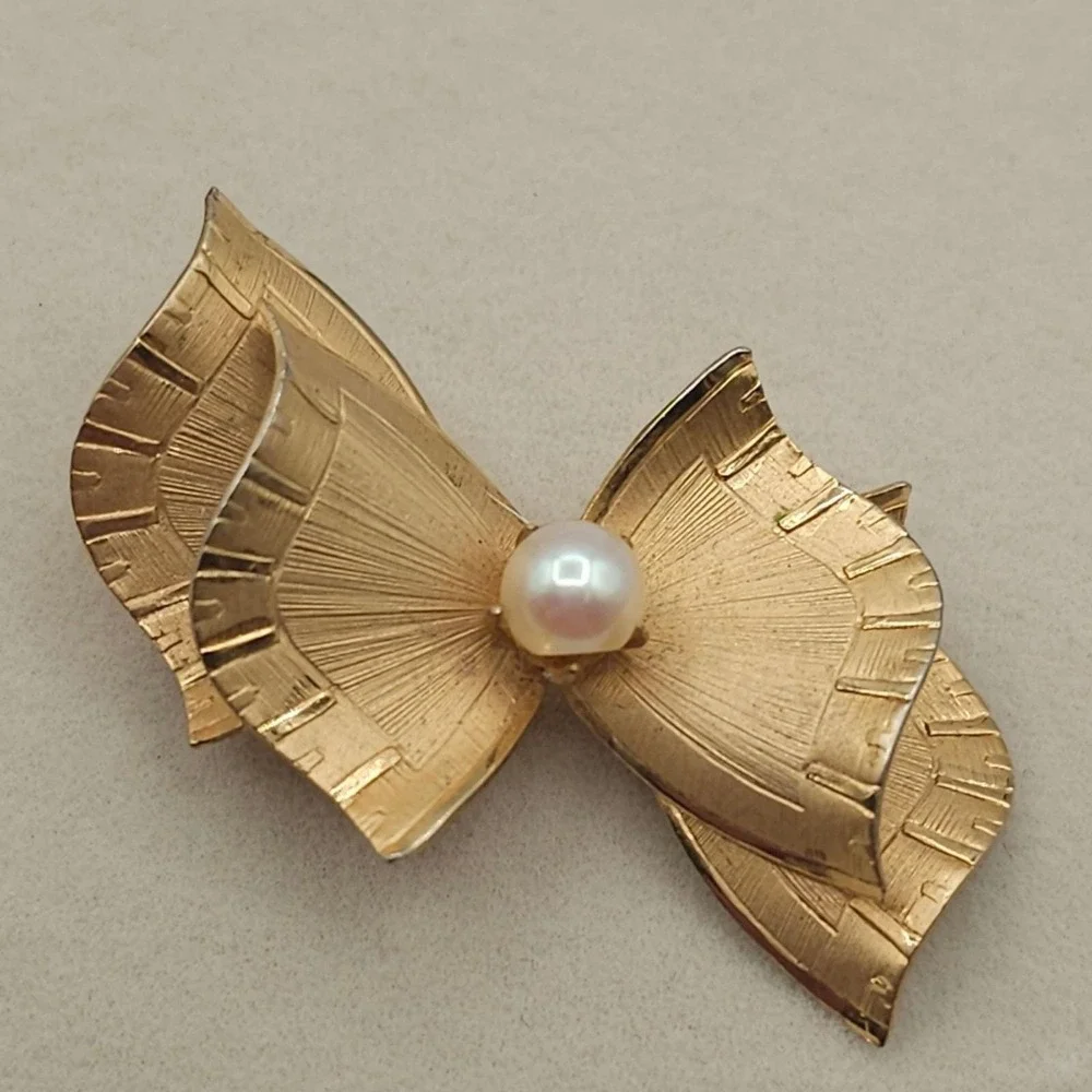 Vintage 12kt Gold Filled Bow Brooch Pearl‎ Textured IPS Pin Dimensional